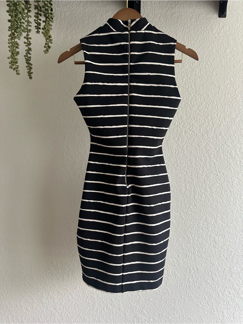 Elizabeth & James Striped Mock Neck Sheath Dress Black White Stripe Size 2 - Picture 6 of 6